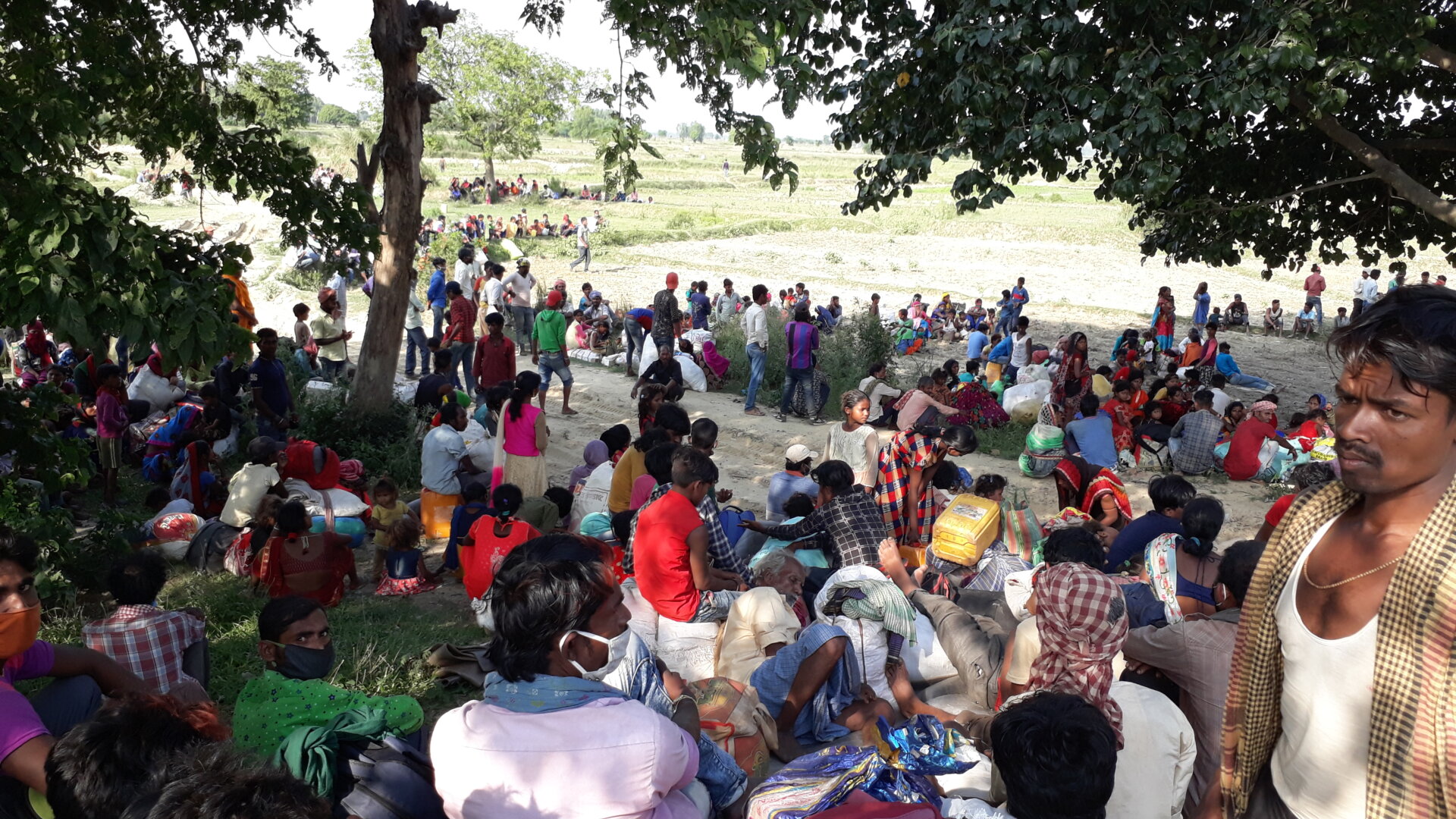 धनुषा जटहि नाकामा भारत जाने र नेपाल  आउनेकाे भिड र नागरिकको समस्या