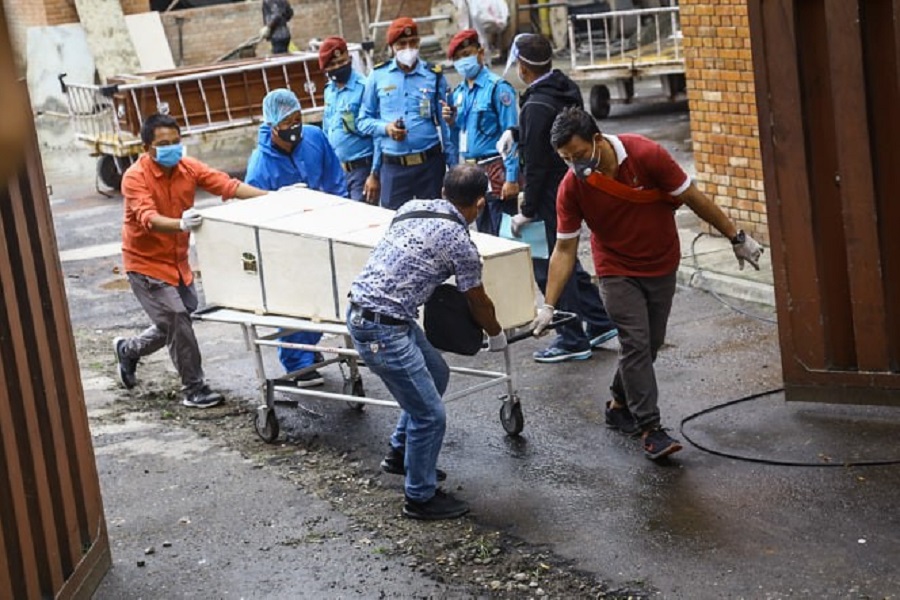विदेशमा मृत्यु भएका नेपालिकाे शव नेपाल ल्याउन शुरु २० भन्दा बढि शव आइपुग्याे