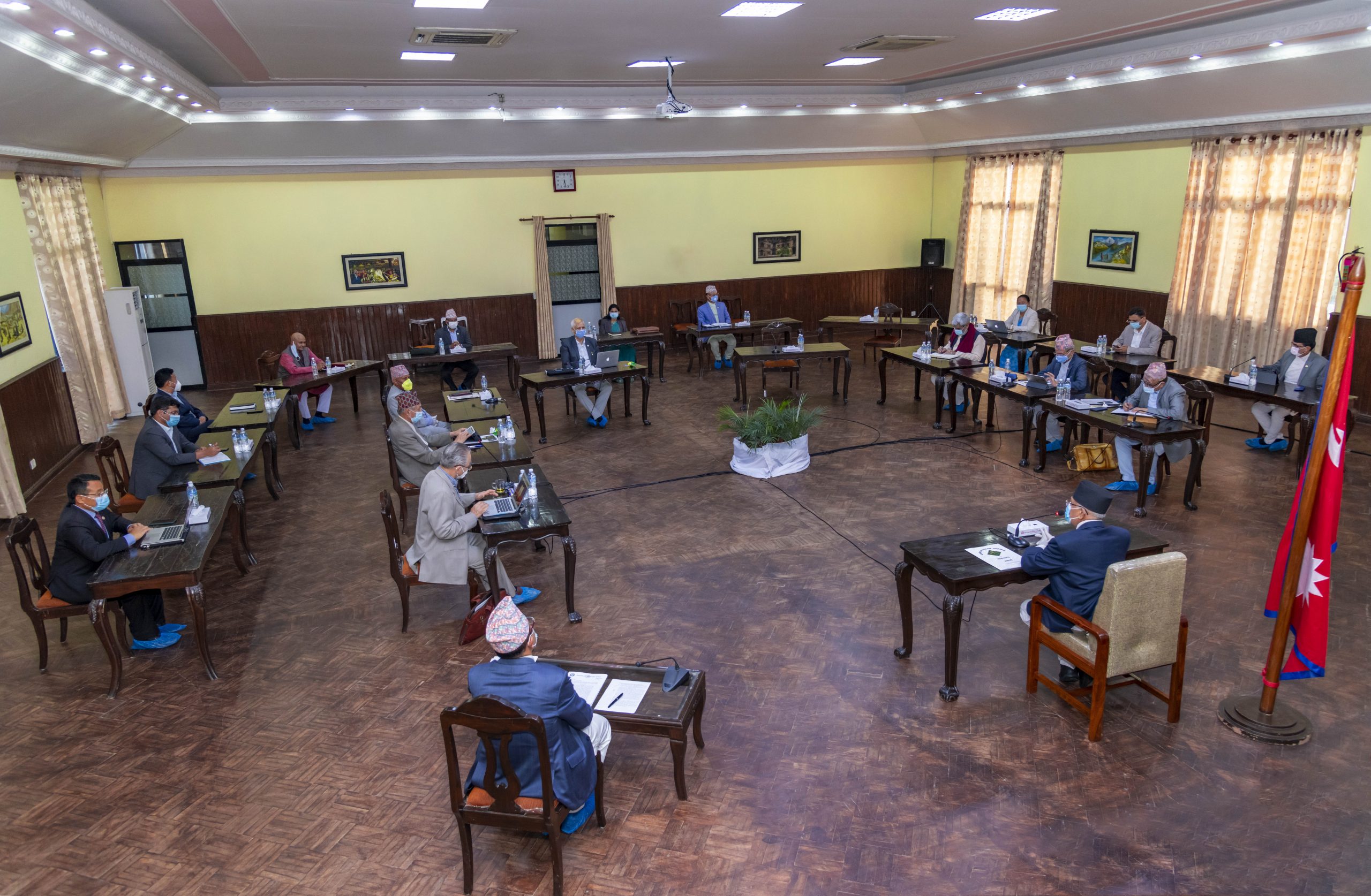 सरकारले सुरक्षा मापदण्ड अपनाएर पसल व्यवसाय र जाेर बिजाेर हेरि सवारी साधन सञ्चालन गर्न दिने