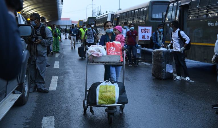 विदेशबाट एकै दिन फर्किए १ हजार ३४२ जना नेपाली