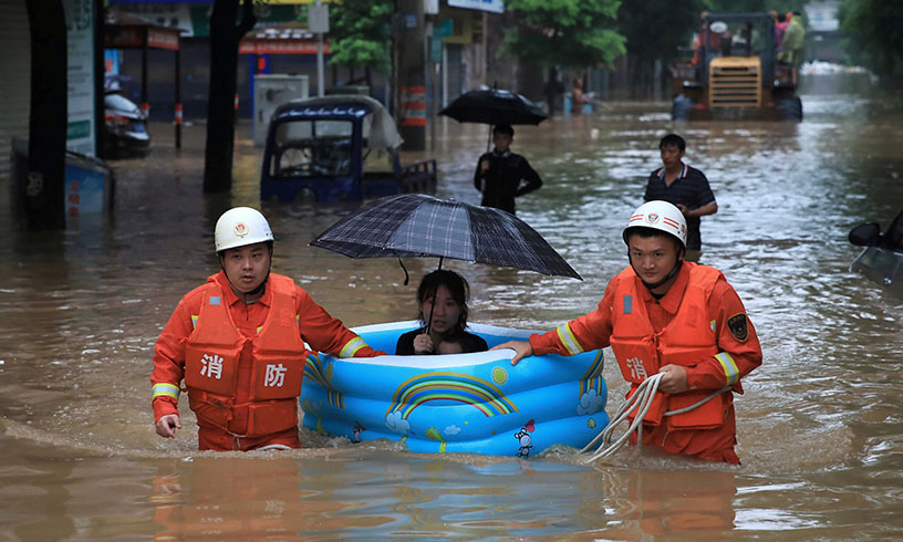 चीनमा अत्याधिक वर्षापछि बाढीका कारण १४० काे मृत्यु, बस्तीनै डुवानमा