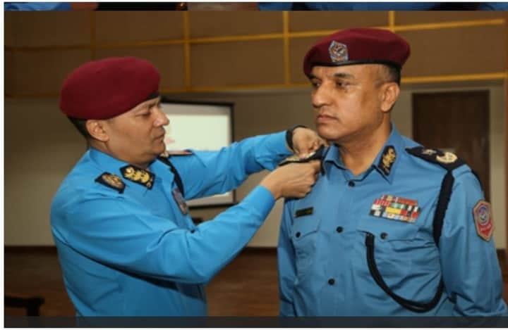 प्रहरी महानिरीक्षक शैलेश थापा क्षेत्रीबाट दर्ज्यानी चिन्ह प्रदान