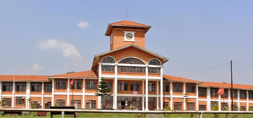 काेराेनाका कारण विश्व विद्यालय तहका परिक्षा स्थगित भए पछि विद्यार्थी अन्याेलमा