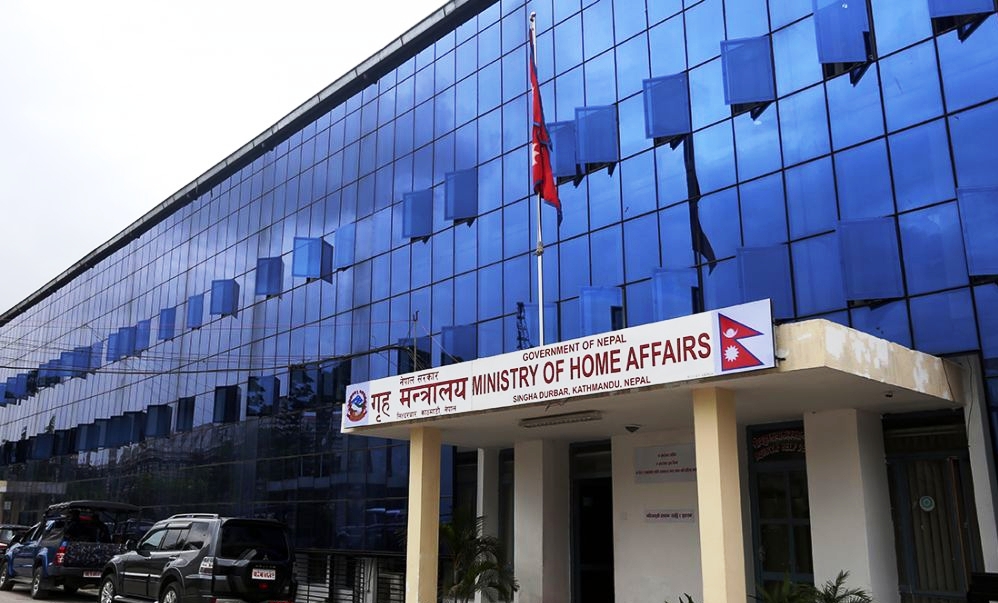 स्वास्थ्यकर्मीमाथि दुर्व्यवहार गर्नेलाई कारवाहीको निर्देशन