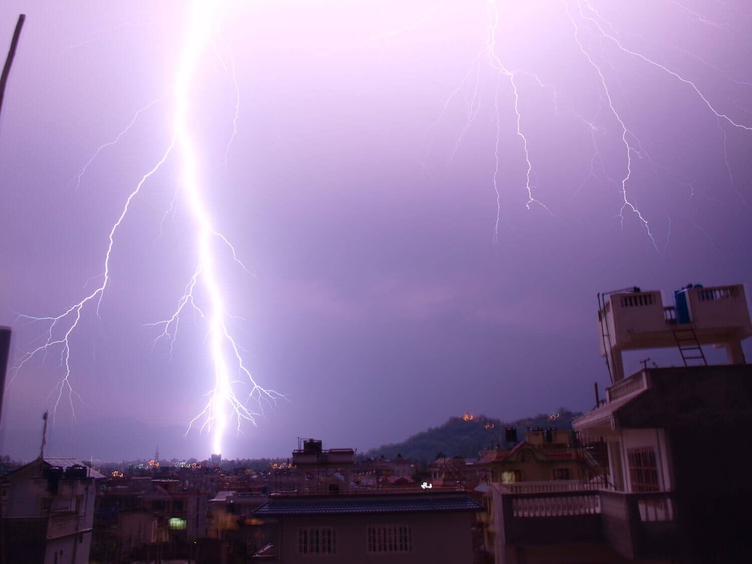 कञ्चनपुरमा चट्याङबाट एक युवकको मृत्यु, तीन घाइते