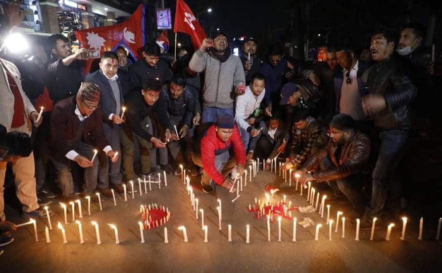 संसद पुनःस्थापनाको खुसियालीमा दिप प्रज्ज्वलन