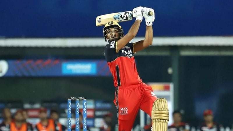 आईपील: बेंग्लोरसँग मुम्बई इण्डियन्स २ विकेटले पराजित