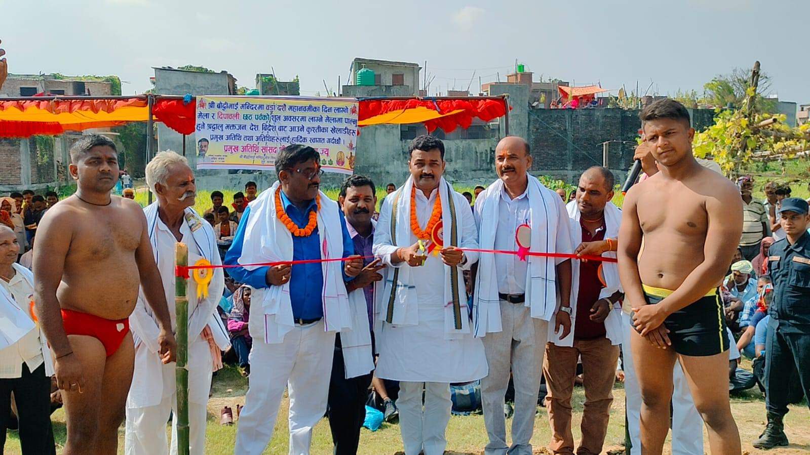 सांसद प्रदीप यादवद्वारा    कुस्तिको उद्घाटन : सफल हुने विश्वास