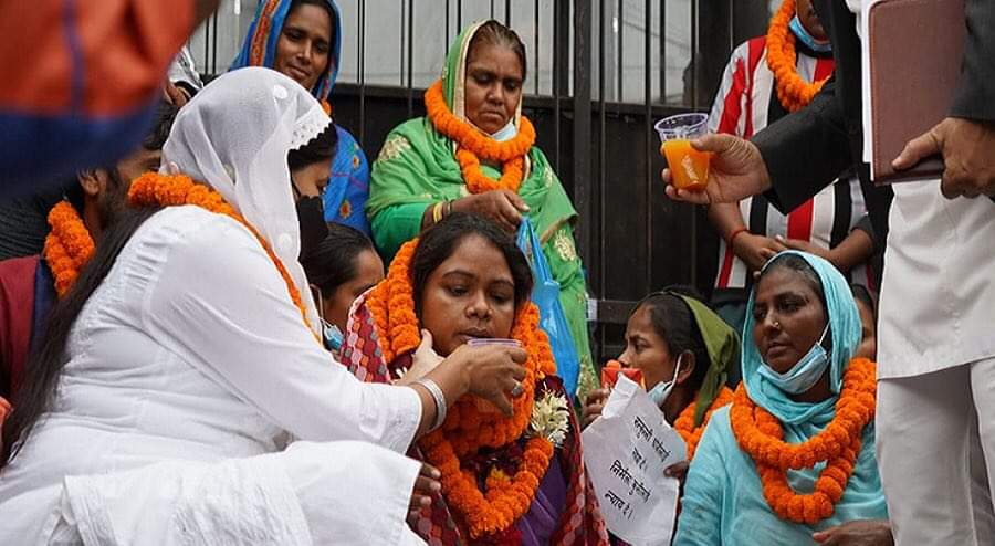 १२ दिनपछि रुबी खानले ताेडिन अनशन