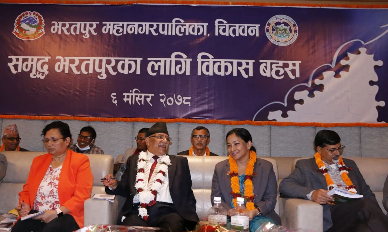 प्रचण्डले छाेरीकाे प्रशंशा गर्दै भने देशभरमा एक नम्बर मेयर