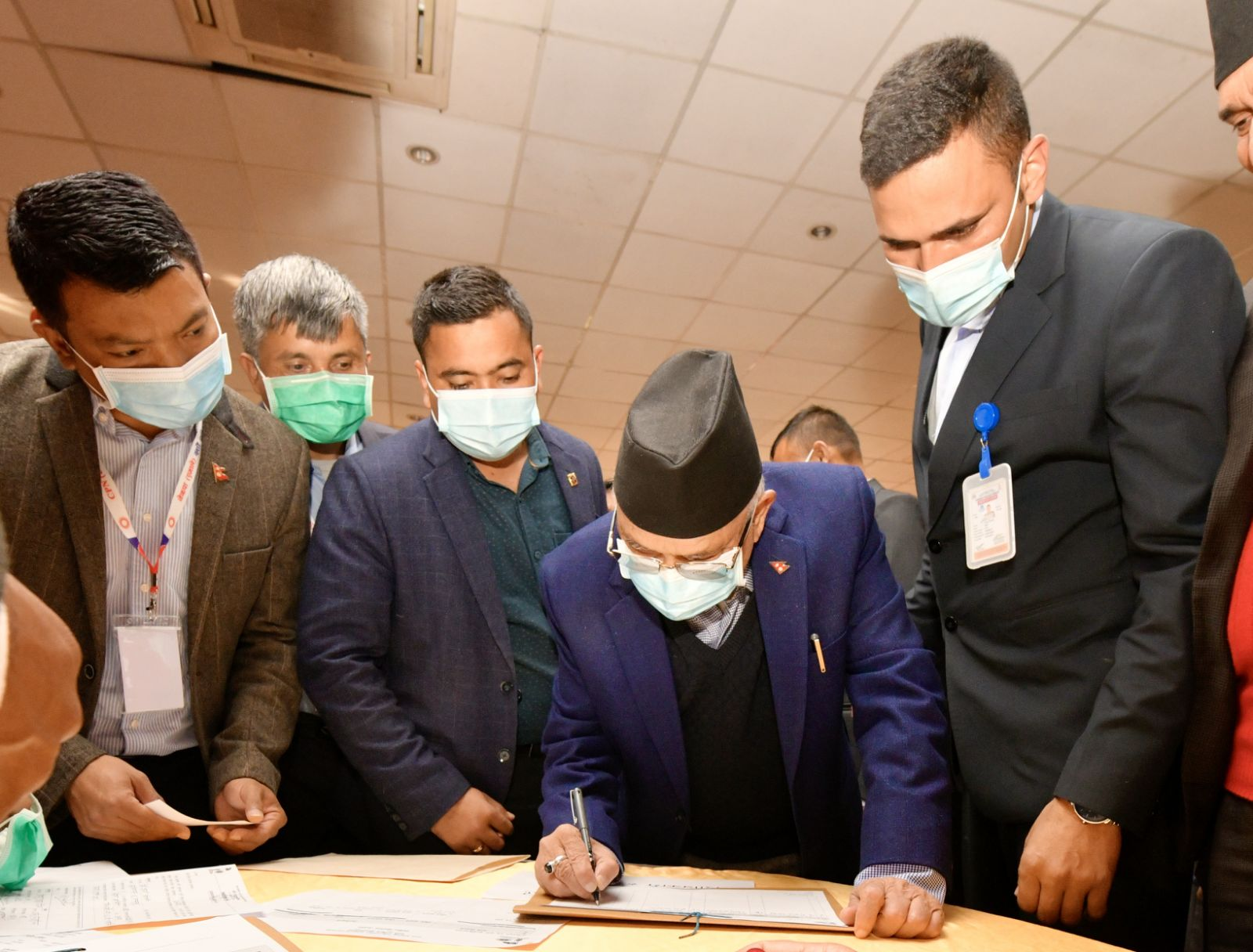 एमाले अध्यक्षमा ओलीको उम्मेदवारी दर्ता