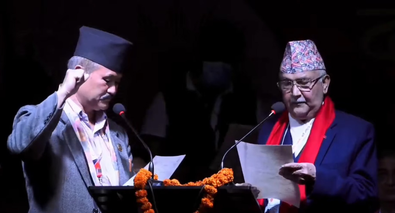 केपी शर्मा ओलीले लिए एमाले अध्यक्षको सपथ