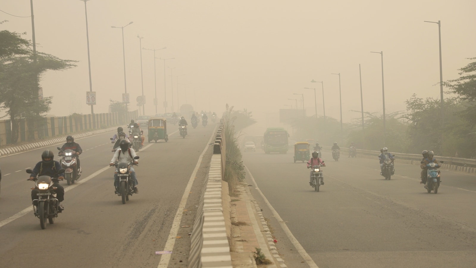 प्रदुषणको चपेटामा नयाँदिल्ली, निर्माण क्षेत्र र विद्यालय बन्द