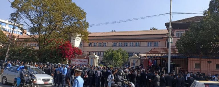 नेपाल बन्दकाबीच बारको आज पनि सर्वोच्चमा धर्ना