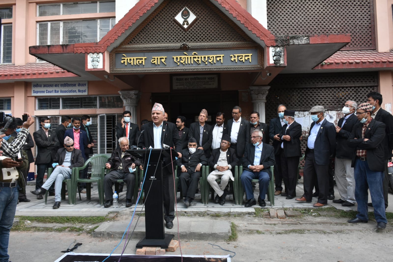 बारले आज थप तीन राजनीतिक दललाई ध्यानाकर्षण पत्र बुझाउँदै