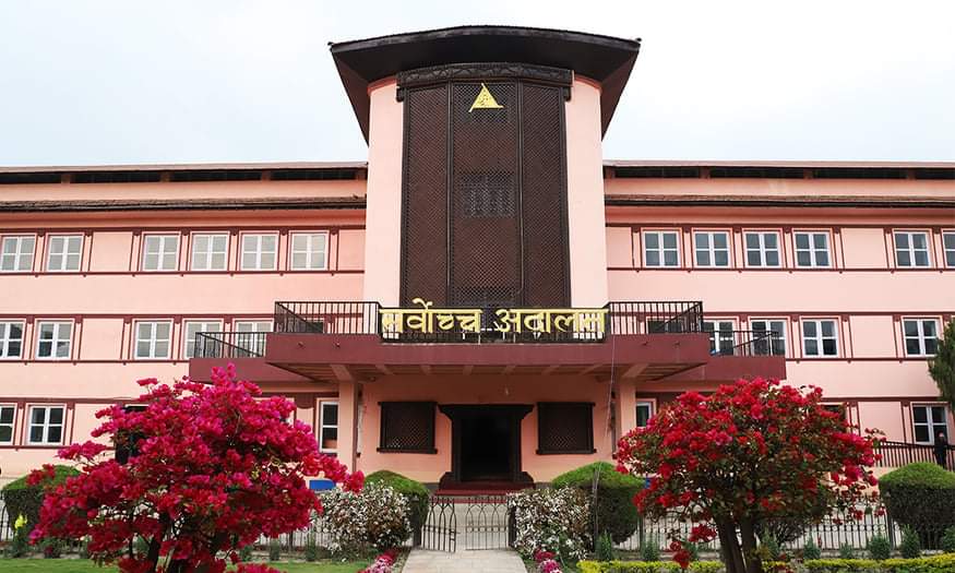 मुद्दा सुनुवाइ नभएको भन्दै सर्वोच्च अगाडि नाराबाजी