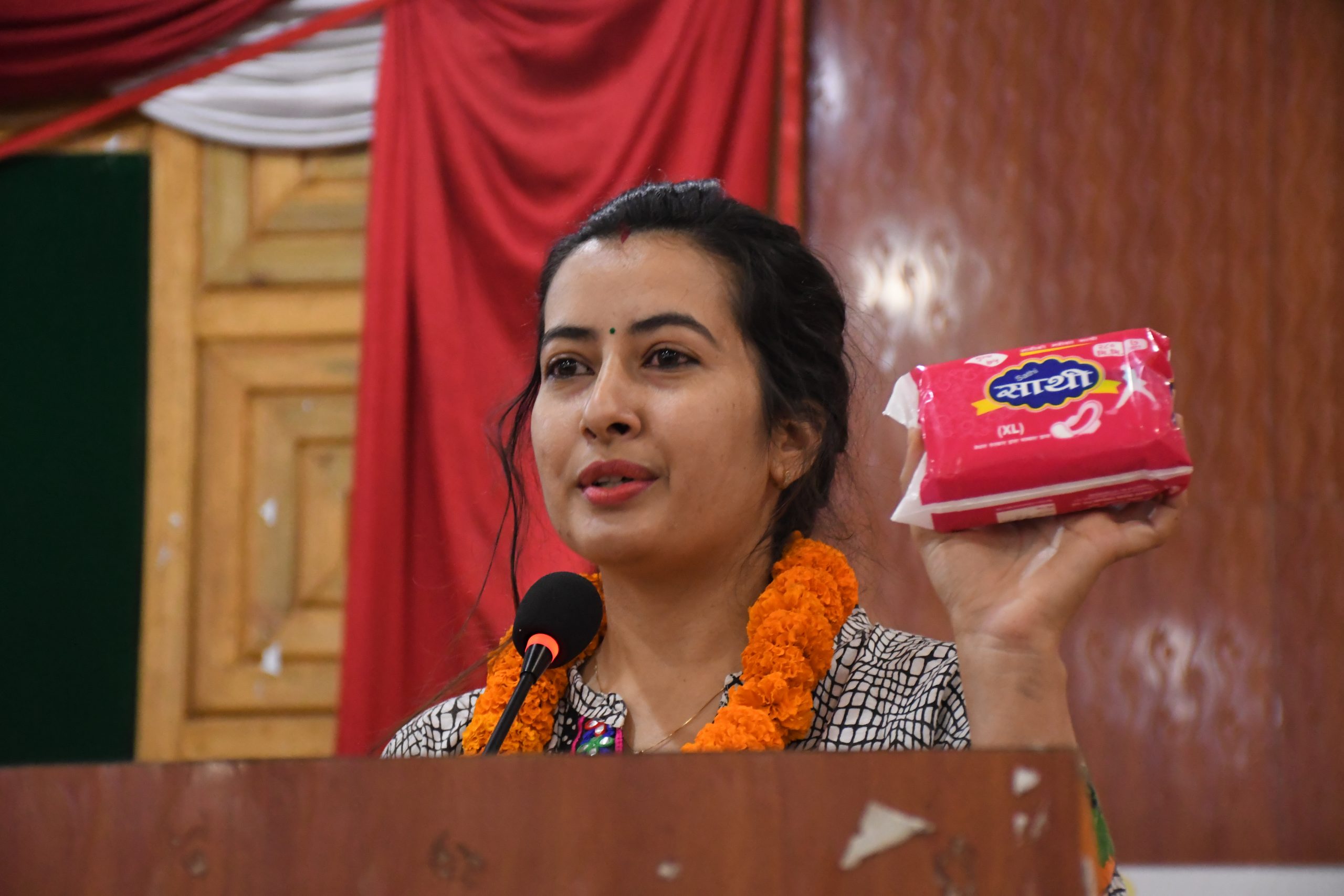 महिलाले नेपालमै उत्पादन गरेको स्यानिटरी प्याड ‘साथी’ बजारमा