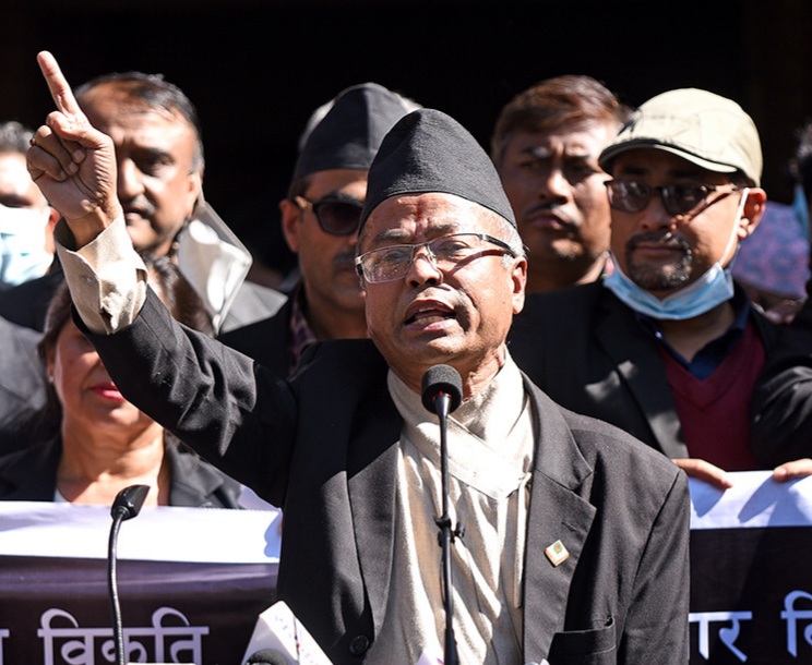 प्रधानन्यायाधीश विरुद्ध सर्वोेच्चको मुल गेटमा प्रत्येक दिन साढे ९ बजे भेला हुन आह्वान