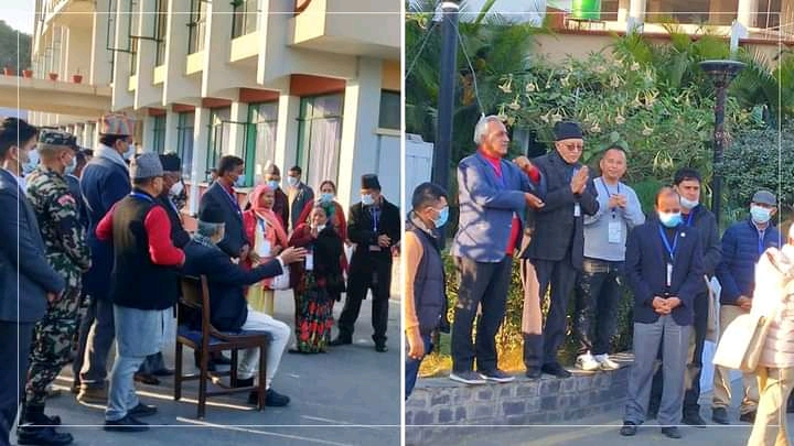 कांग्रेस सभापति चयन: मतदानस्थल बाहिर भोट माग्दै देउवा र कोइराला