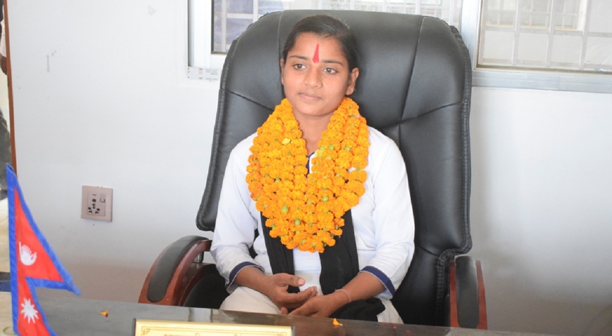 पर्सा गाउँपालिकाको अध्यक्ष बनिन् १६ वर्षिया अञ्जली