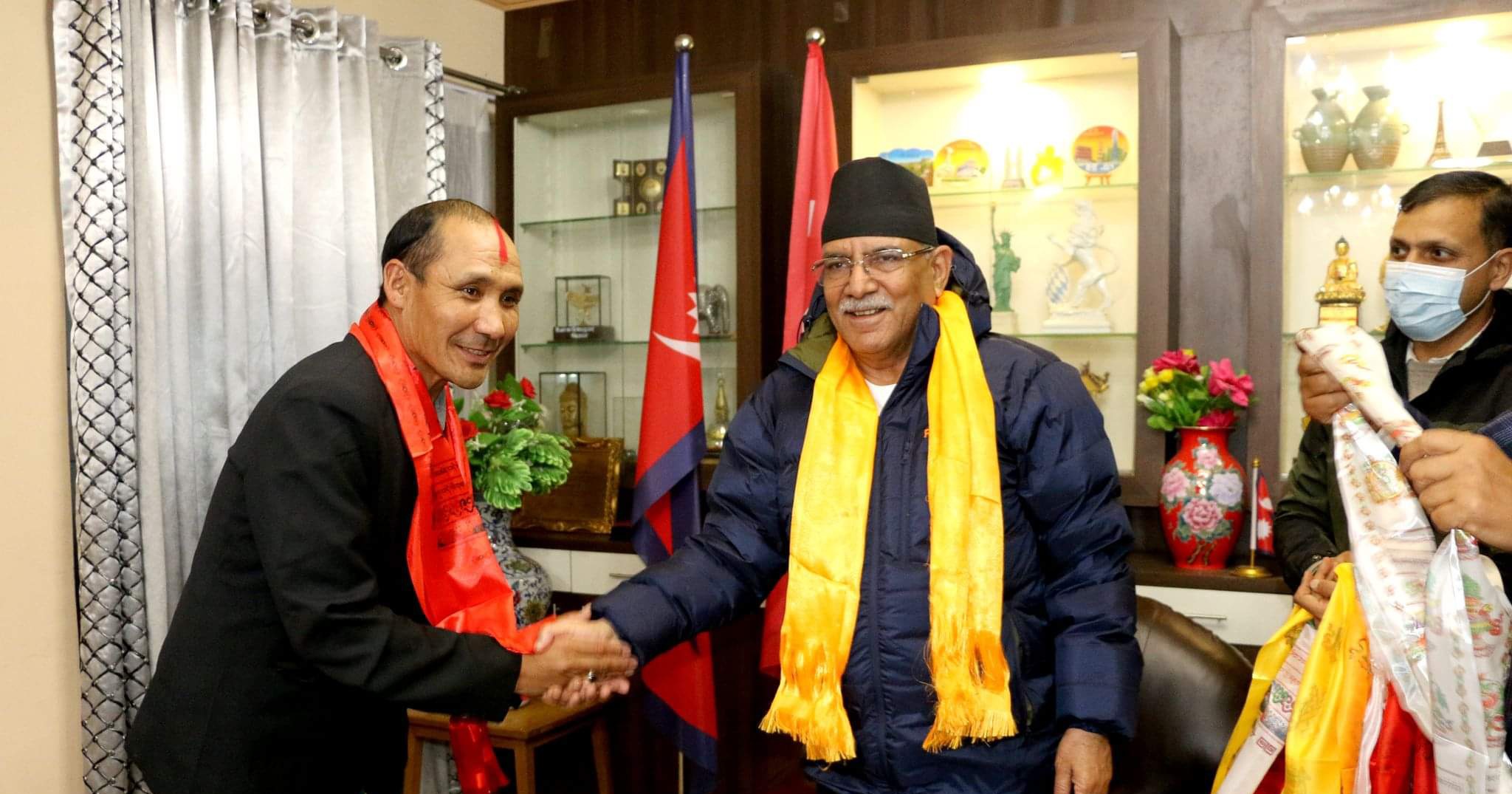 एमालेका जनप्रतिनिधिसहित ११ जना माओवादी प्रवेश