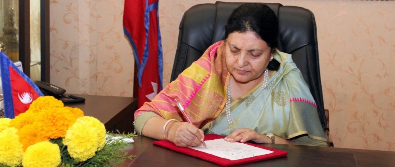 राष्ट्रपति भण्डारीसमक्ष निर्वाचन आयोगको वार्षिक प्रतिवेदन पेश