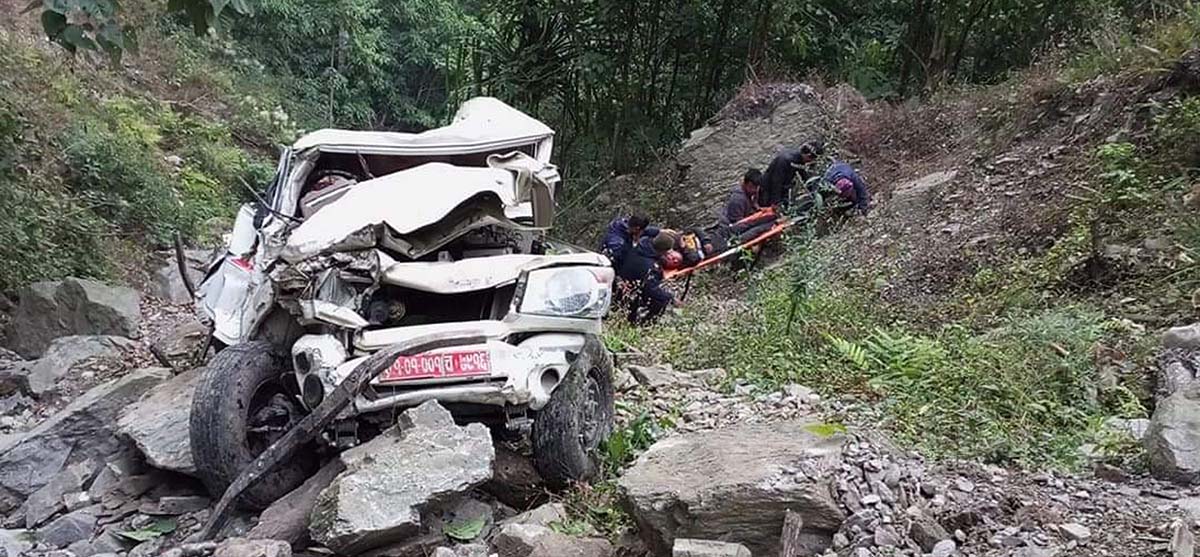 इलाममा जीप दुर्घटना हुँदा दुई जनाको मृत्यु