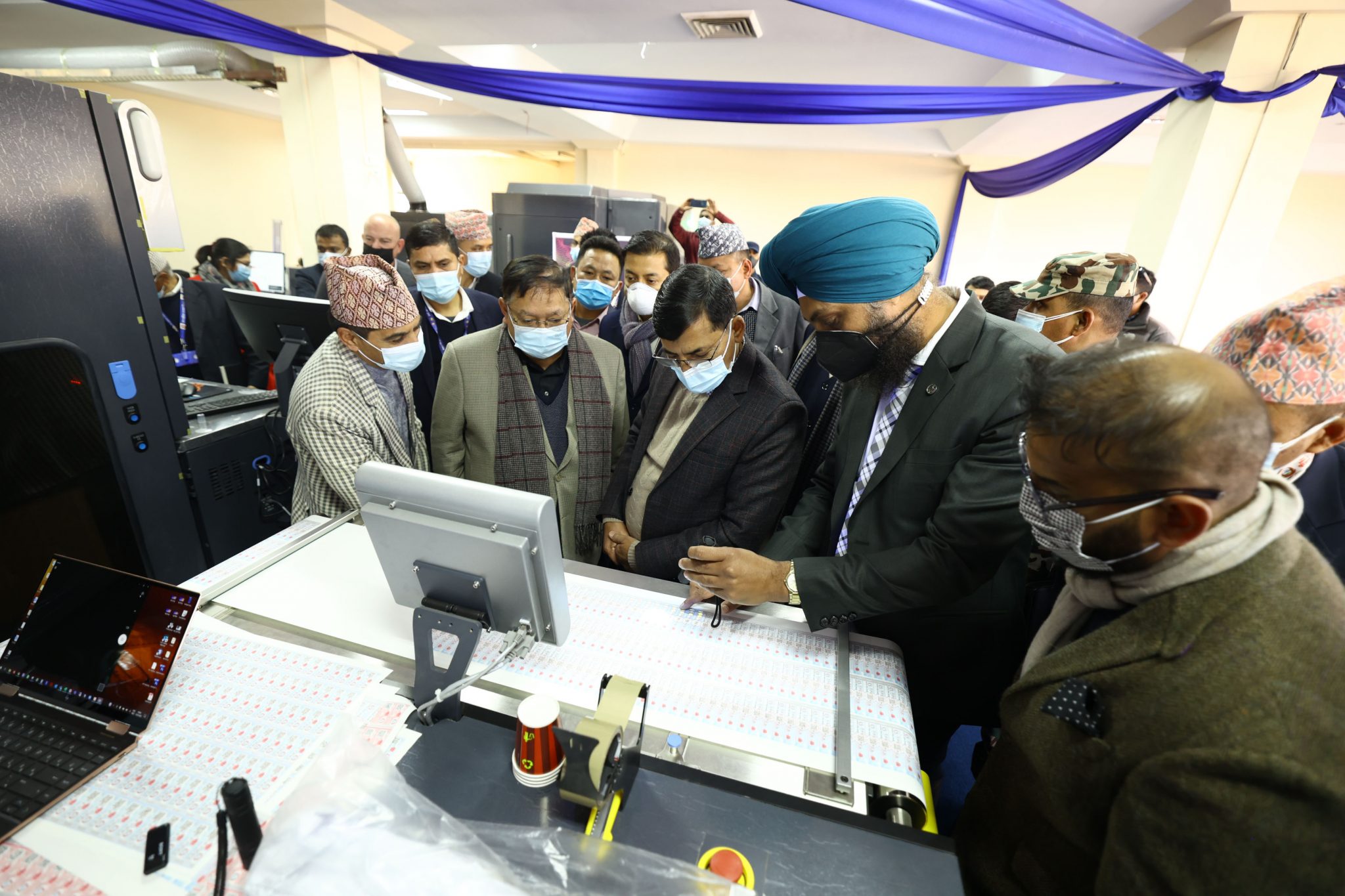 अब स्टिकर छपाइ नेपालमै