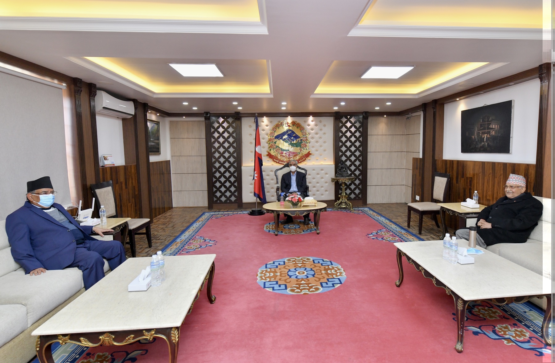 देउवा, ओली र दाहालबीच छलफल