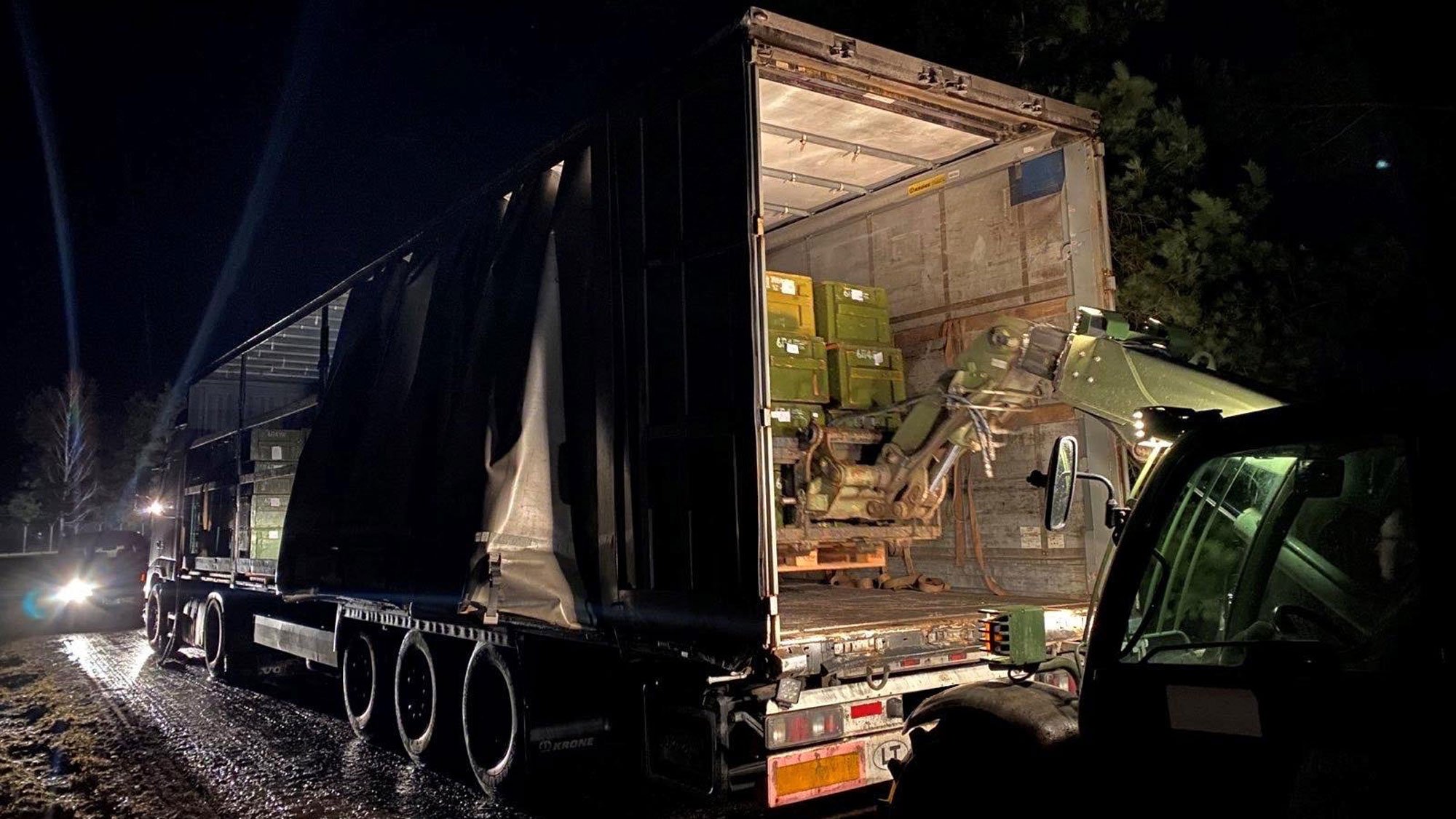 लिथुआनियाको सैन्य सामग्री युक्रेन पुग्यो