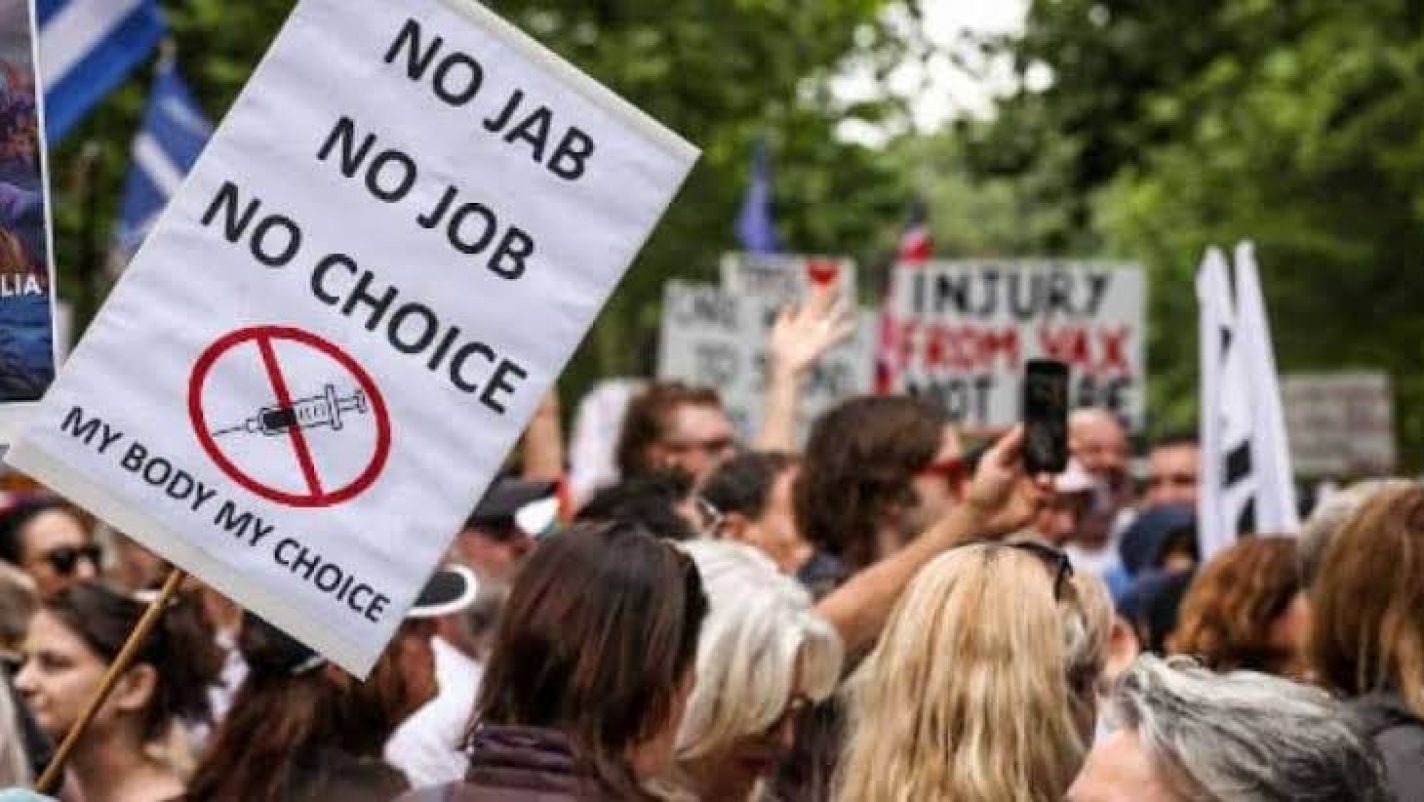 खोप नियमविरुद्ध अस्ट्रेलियामा प्रदर्शन