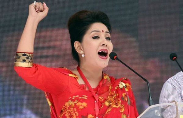 अभिनेत्री करिश्मा आज एमाले प्रवेश गर्दै