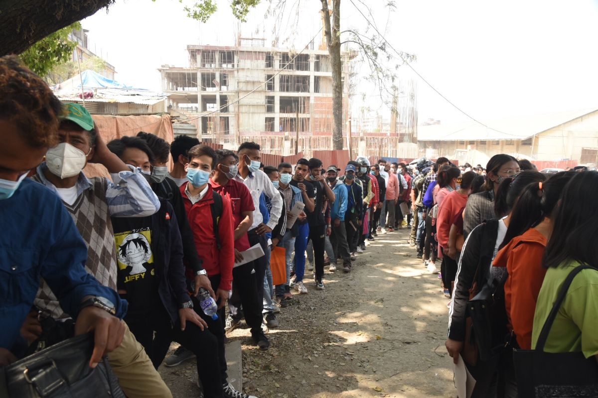 म्यादी प्रहरीमा आवेदन बुझाउनेकाे भीड,७७ वटै जिल्ला प्रहरी कार्यालयमार्फत आवेदन दिन सकिने