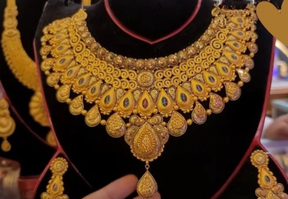 सुनको भाउ प्रतितोला ३०० रुपैयाँले घट्यो