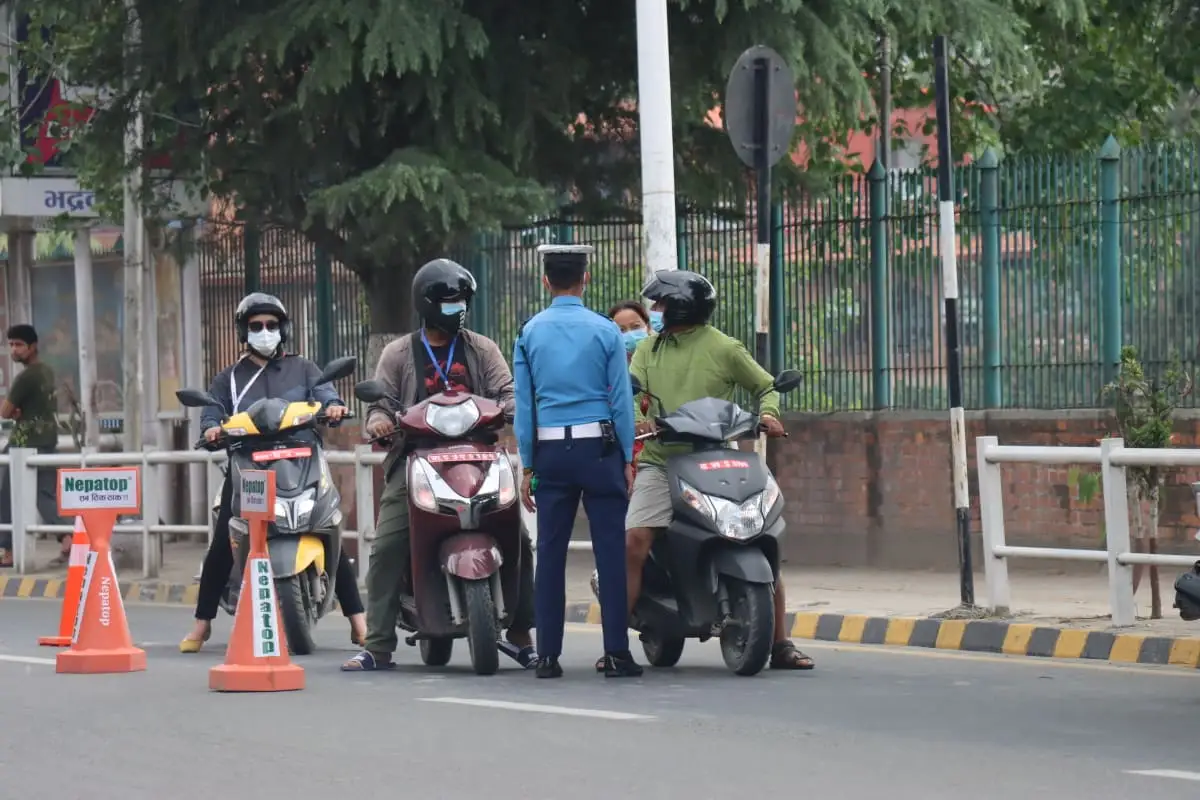 पास विनाका सवारी दिनभर ‘होल्ड’