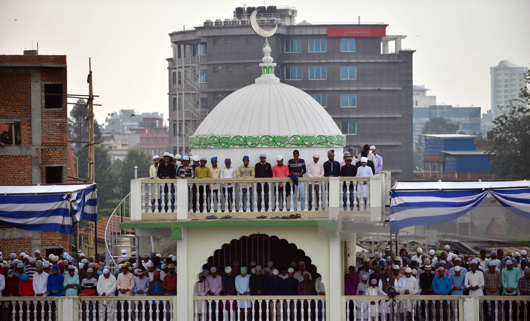 आज देशभरका मुस्लिम समुदायले ईदउल फित्र पर्व मनाउँदै
