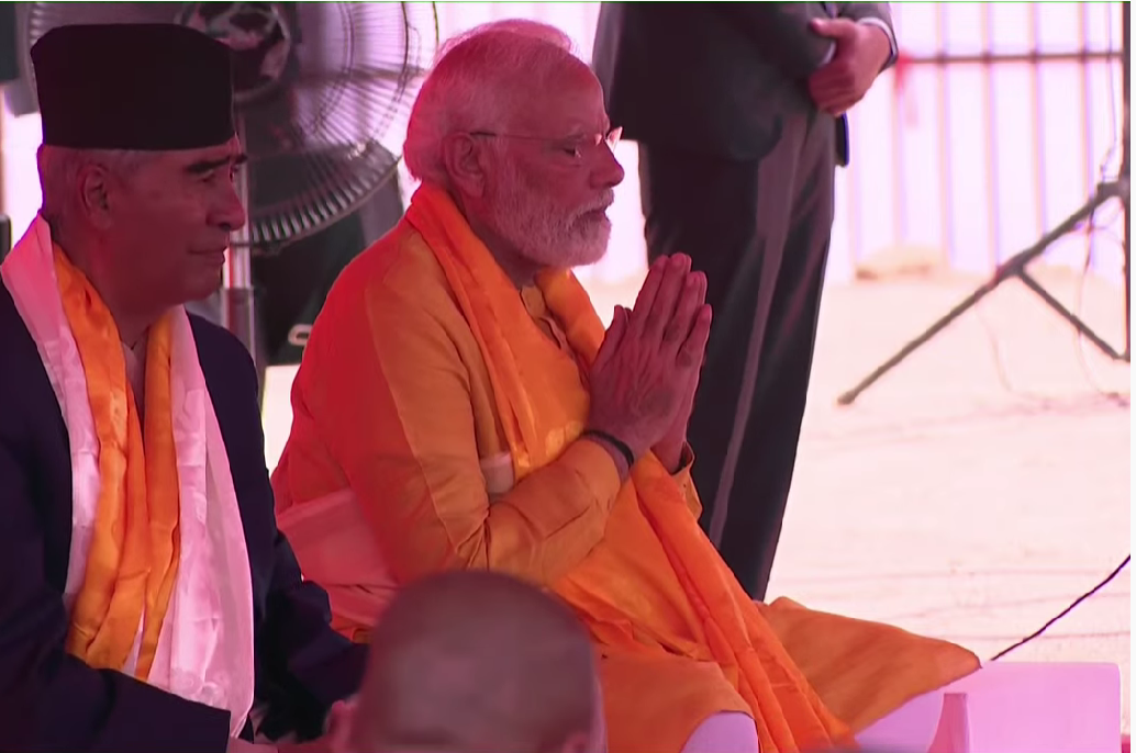 मोदी हात जोडेर ध्यानमा, देउवा हल्लिएको हल्लियै