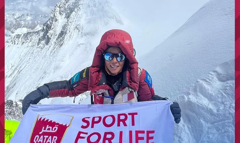 कतारी राजकुमारी आश्मा विन्त थानी सगरमाथाको चुचुरोमा