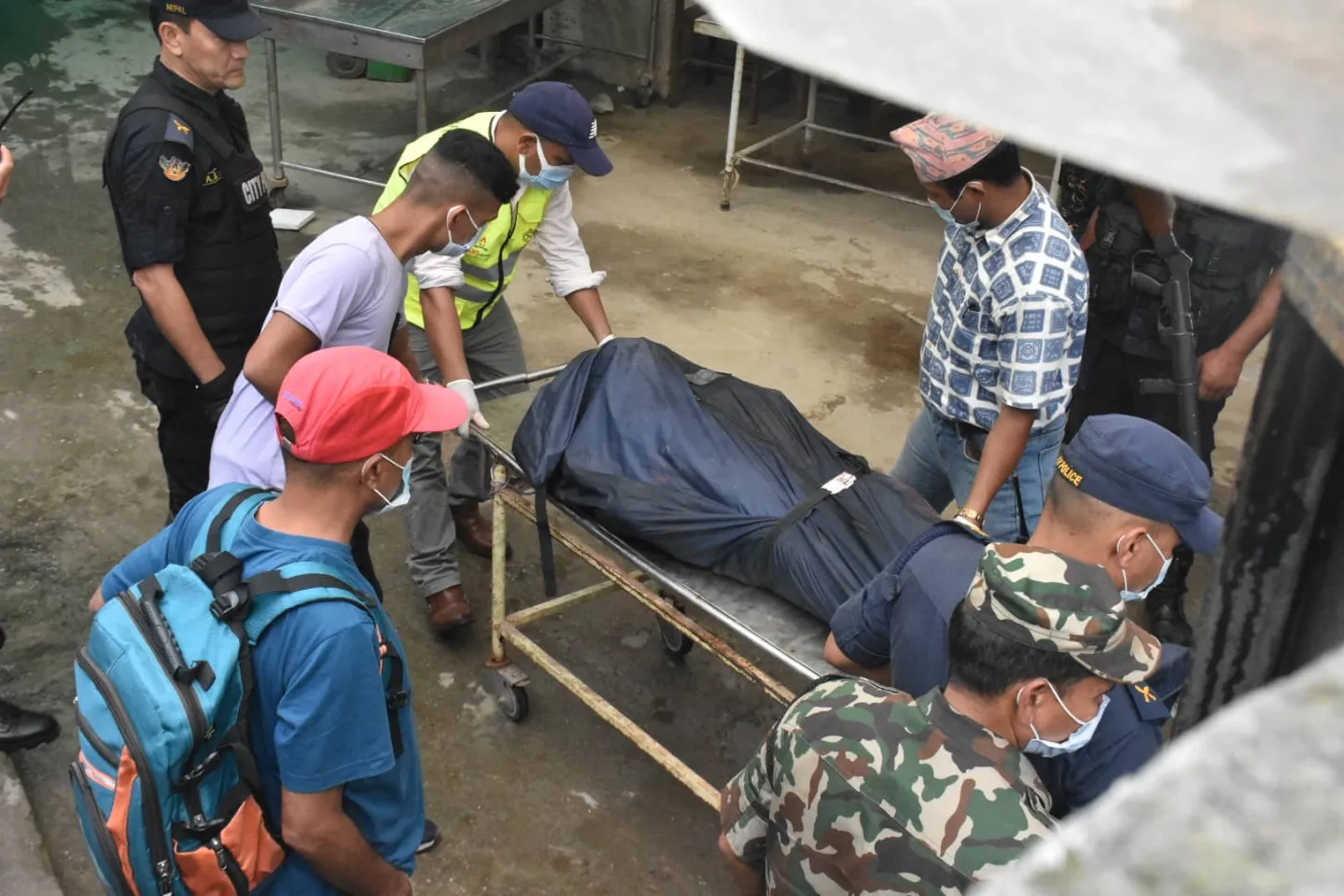 तारा एयर विमान दुर्घटना : मृत्यु भएका १२ जनाको शव सेनाको हेलिकप्टमार्फत काठमाडौं ल्याइयो