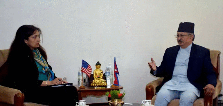 अमेरिकी उपमन्त्री र गृहमन्त्री बालकृष्ण खाँणबीच भेटवार्ता