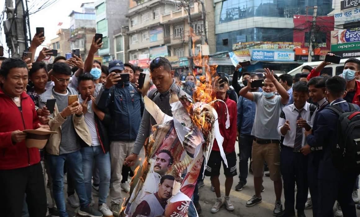 कबड्डी ४ की नायिका मिरुनाविरुद्ध प्रदर्शन, चलचित्रको दृश्यसमेत हटाउन माग