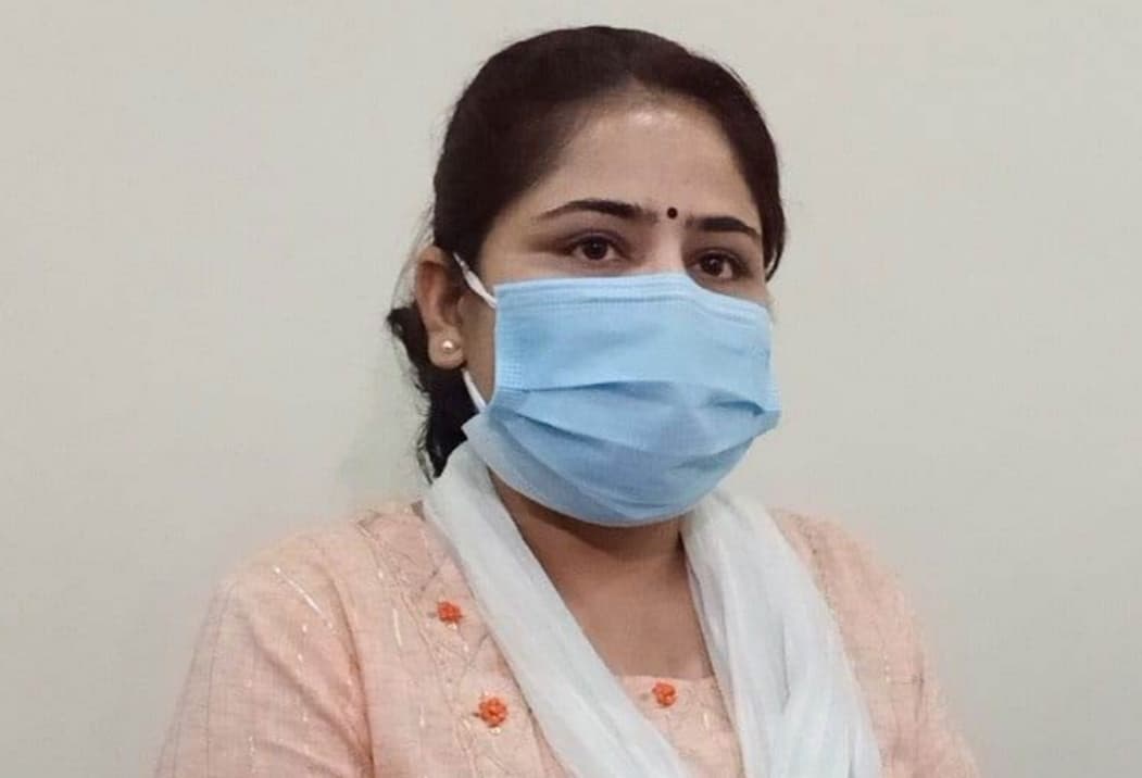 उदण्ड राज्यमन्त्रीले जब ‘मेरो पोइ खै’भन्दै पिट्न थालिन् …