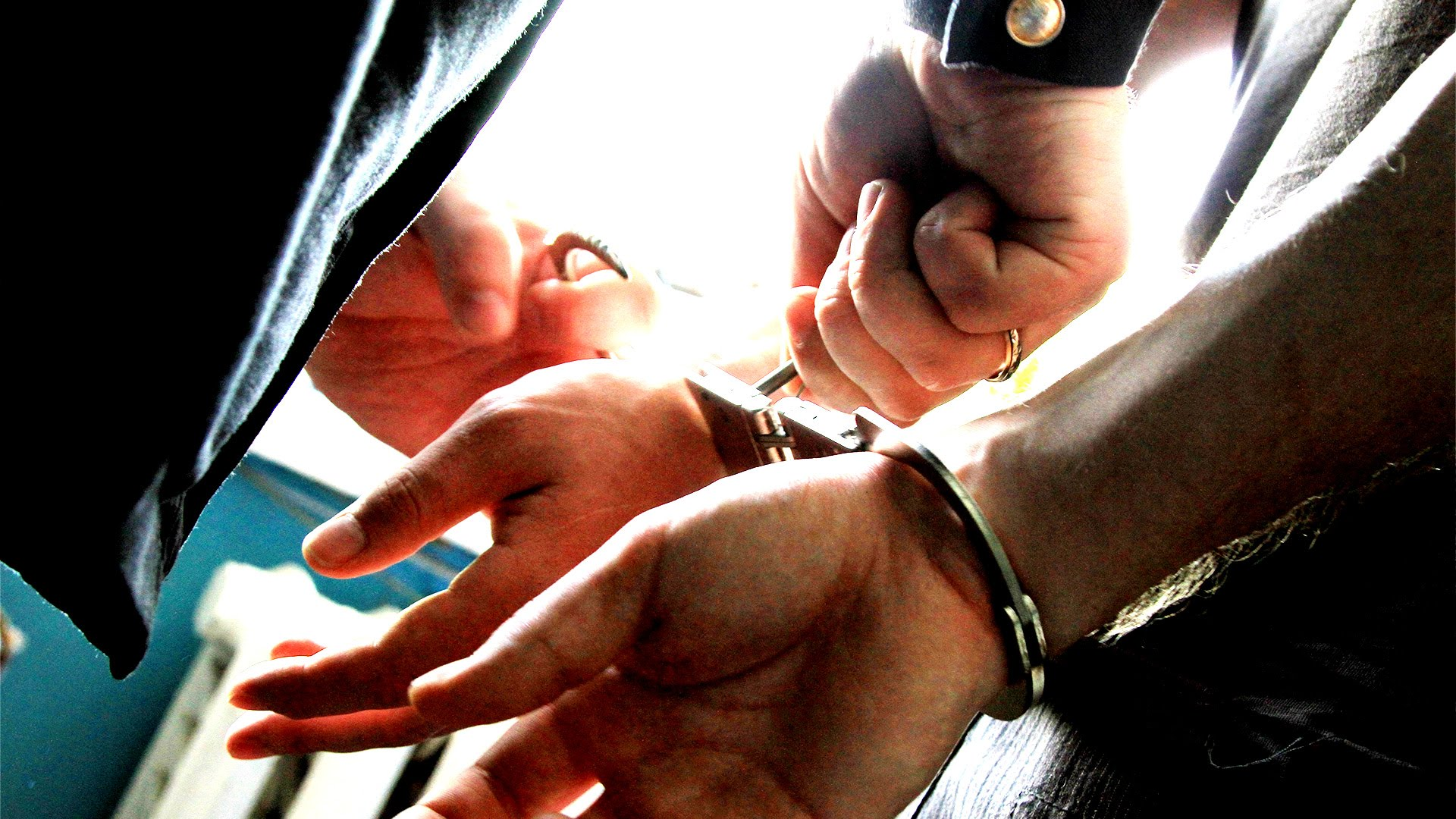 पत्नीलाई बलात्कार गरेको आरोपमा एक पुरुष पक्राउ