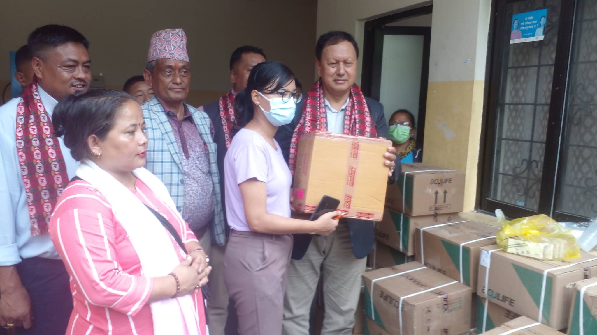 बाह्रबिसे प्राथमिक स्वास्थ्य केन्द्रलाई औषधी हस्तान्तरण