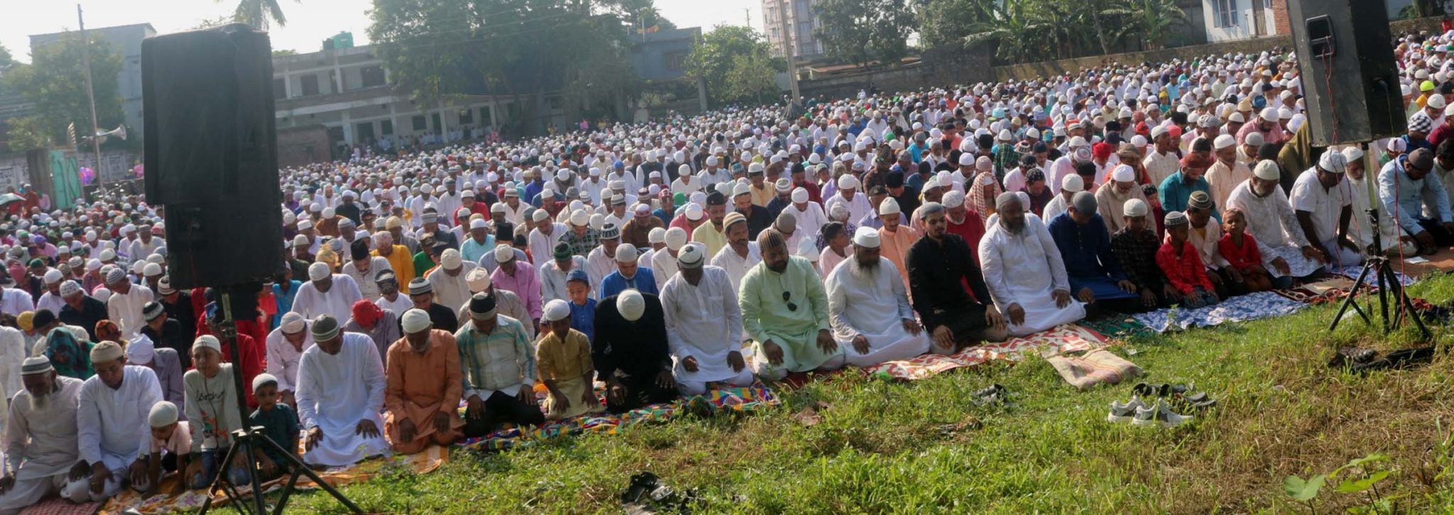 देशभरका मस्जिदमा नमाज पाठ गरी बकर ईद मनाइँदै