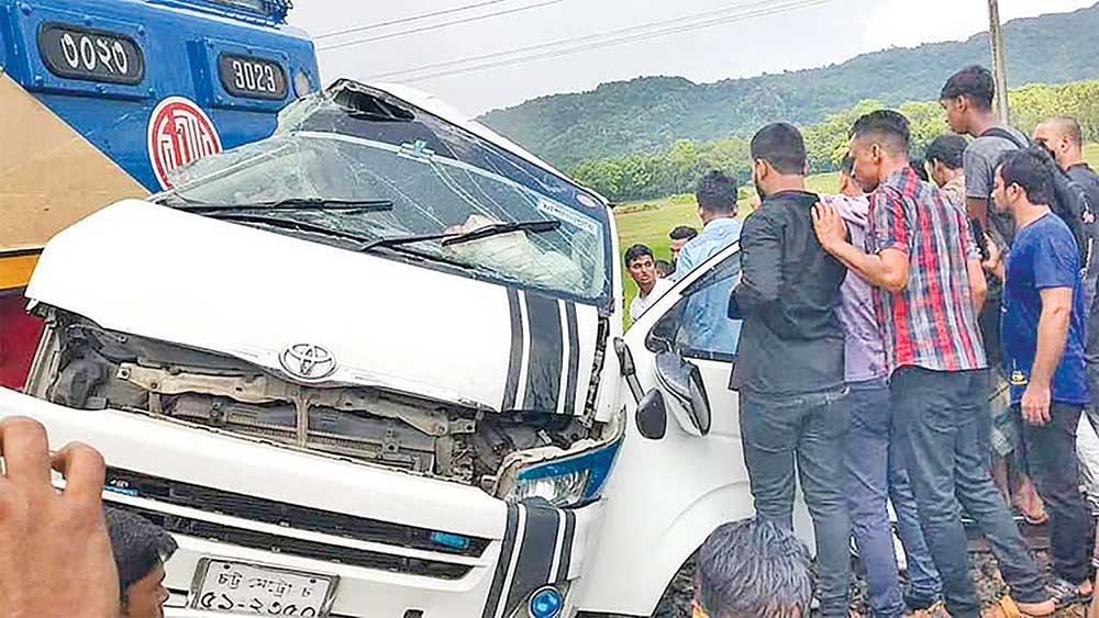 बङ्गलादेशमा रेलले माइक्रोबस किच्दा ११ जनाको मृत्यु, ७ जना गम्भीर घाइते