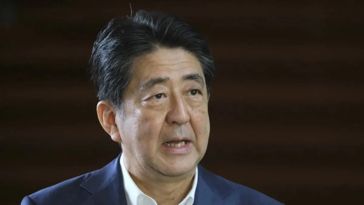 कार्यक्रममा बोल्दै गर्दा जापानका पूर्वप्रधानमन्त्री सिन्जो आबेमाथि गोली प्रहार