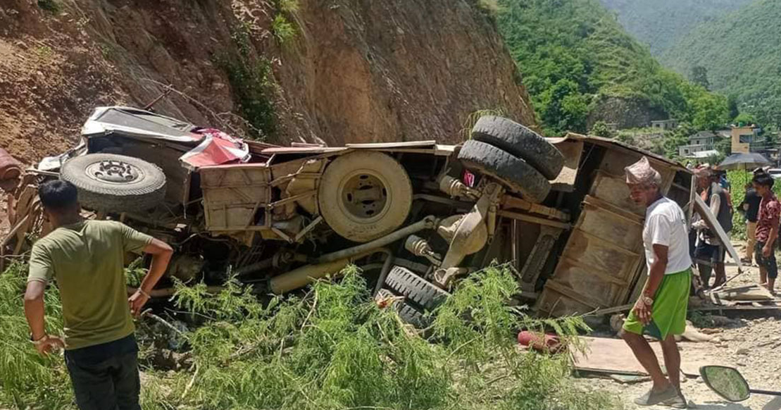 रामेछापमा बस दुर्घटना : मृत्यु हुनेको सङ्ख्या १२ पुग्यो, नौ जनाको सनाखत