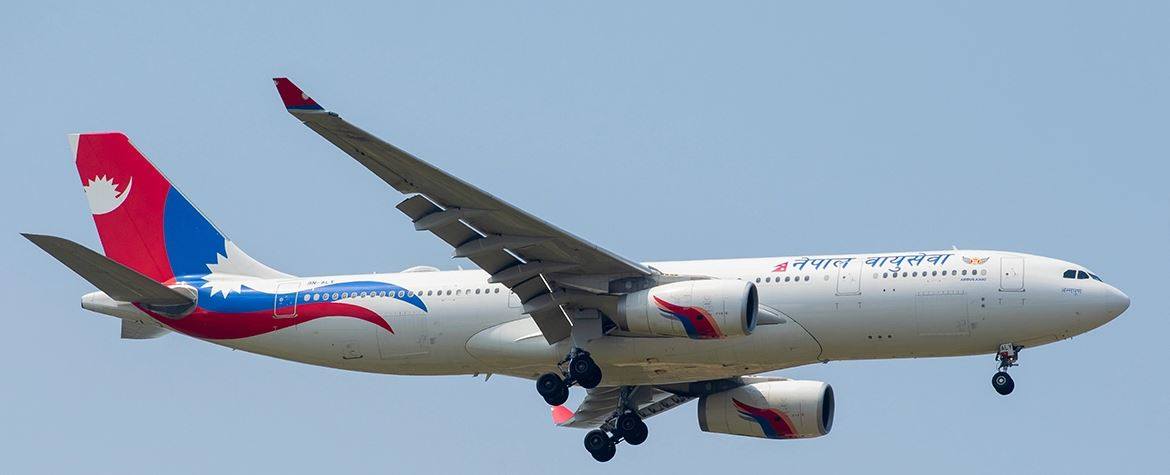 मुम्बई जाने विमानबाट एक सुन व्यवसायी पक्राउ