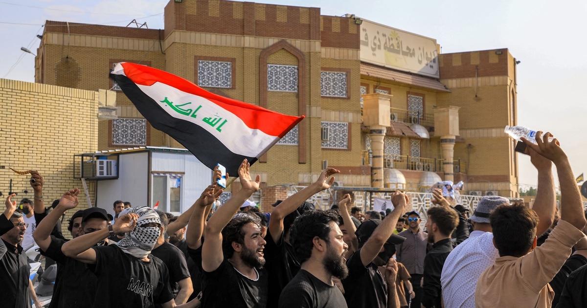 इराकमा जारी प्रदर्शन थप हिंसात्मक, प्रदर्शनकारीद्वारा राष्ट्रपति भवन कब्जा